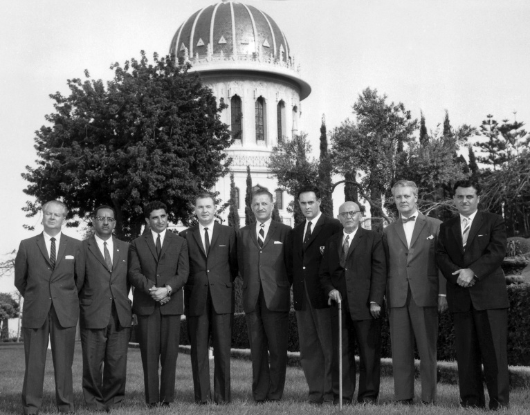 Файл:Members of the first Universal House of Justice, elected in 1963.jpg